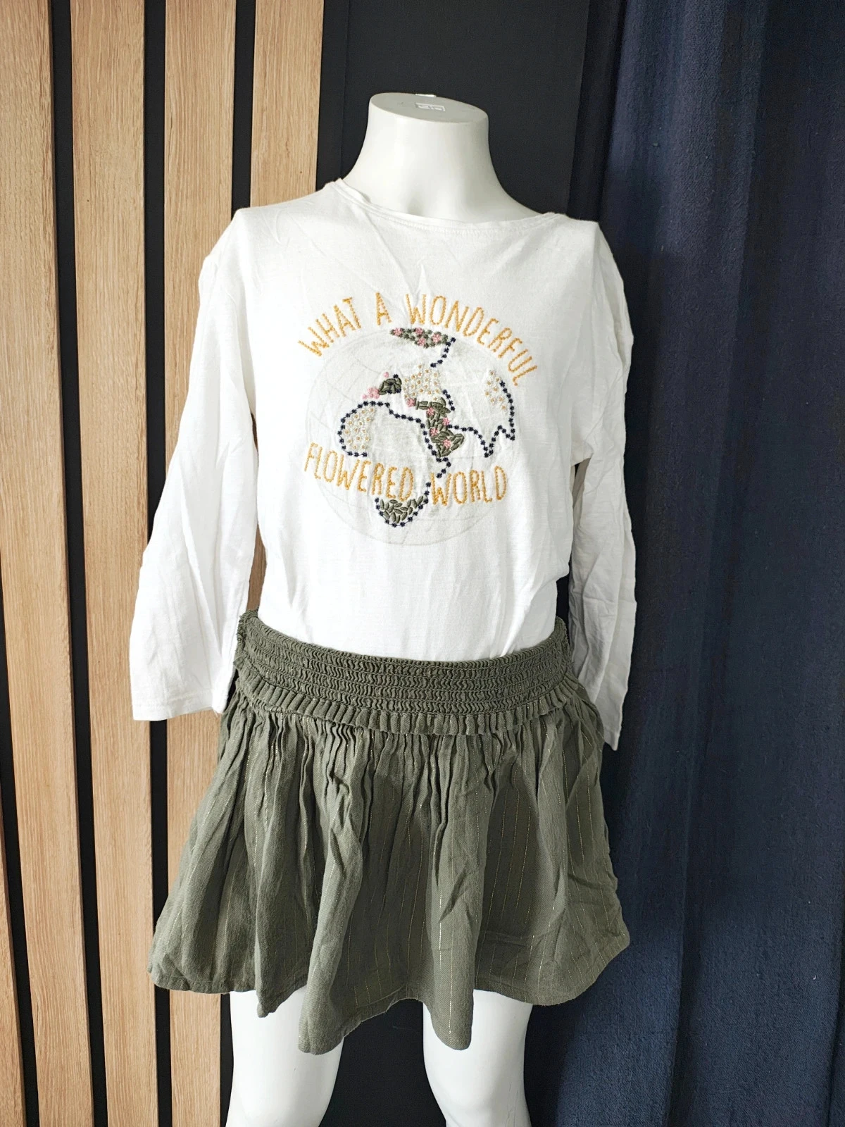 5 ans ensemble Okaïdi Teeshirt et jupe tape a l'oeil
